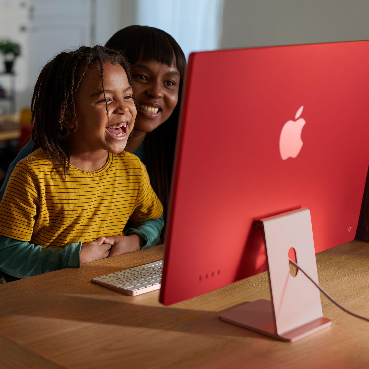 24-inch iMac with Retina 4.5K display: Apple M3 chip with 8‑core CPU and 10‑core GPU, 512GB SSD - Yellow